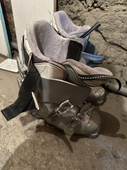 Ски+ обувки+щеки