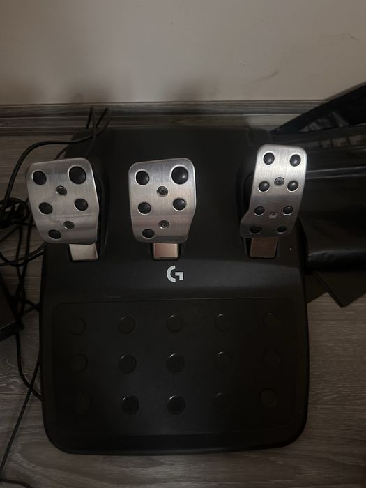 Volan Logitech G923 + pedale – stare foarte bună