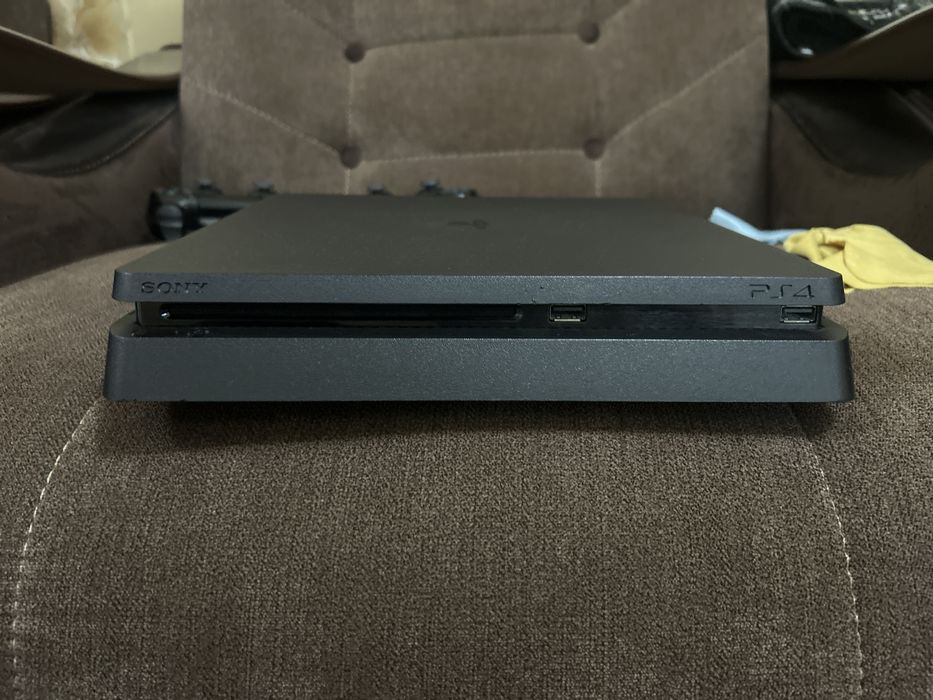 Playstation 4 slim
