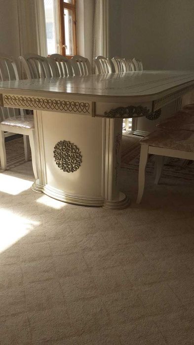 Стол со стульями