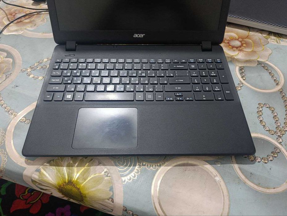 4 yadroli deyarli yangi noutbuk sotiladi