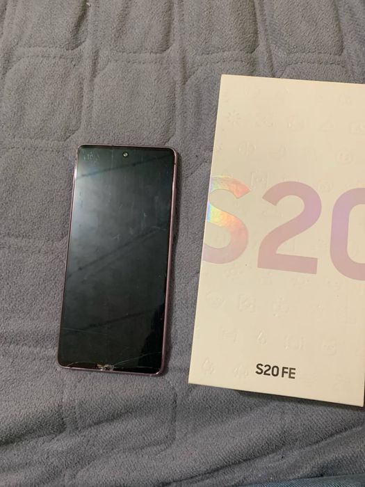 Продам телефон Самсунг с20 фе