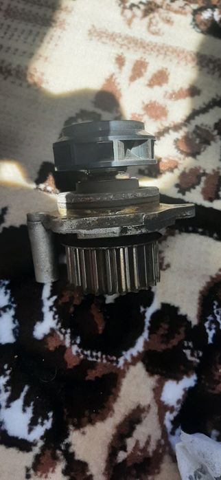 Помпа на Пассат б5, ауди 100