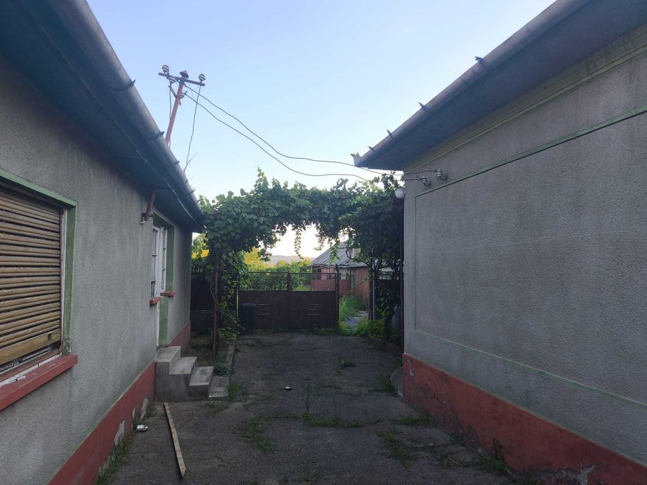 Casă spațioasă cu teren de 2159 mp de vânzare în Urvind