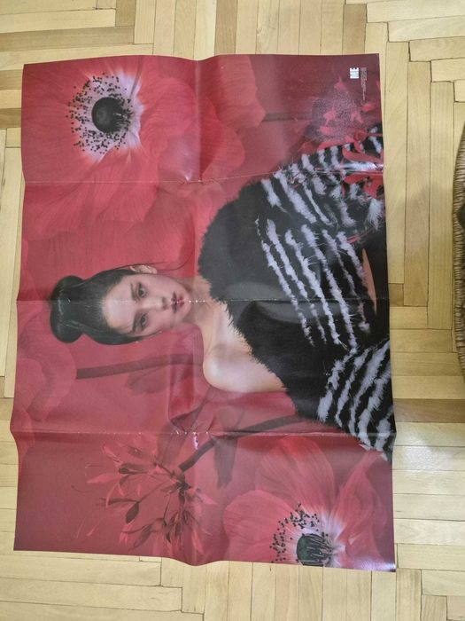 Album k-pop ME- Jisoo + afis cu doua fete