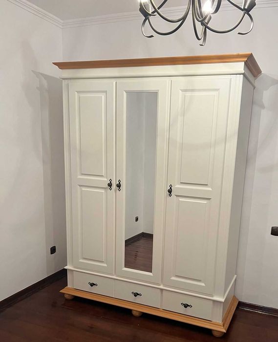 Dulap din lemn masiv cu oglinda Seby, 3 usi + 2 sertare, alb+miere