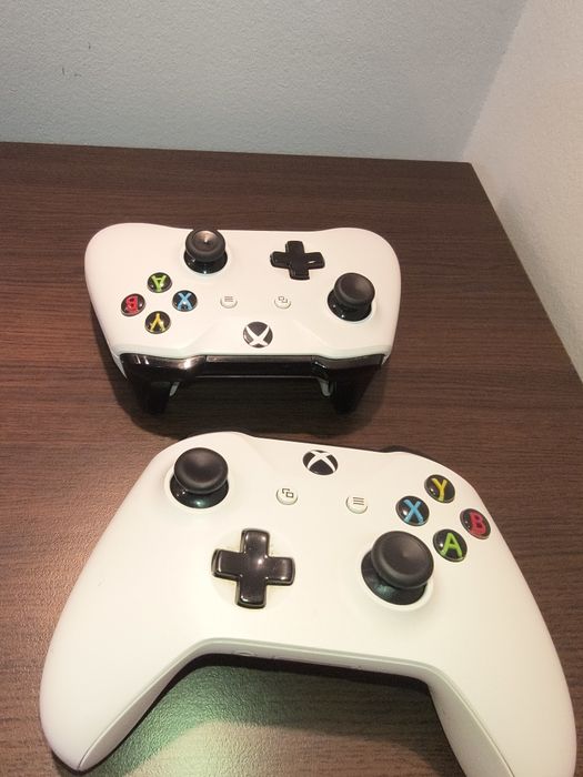 Vând Xbox One S, 1TB cu doua controlere