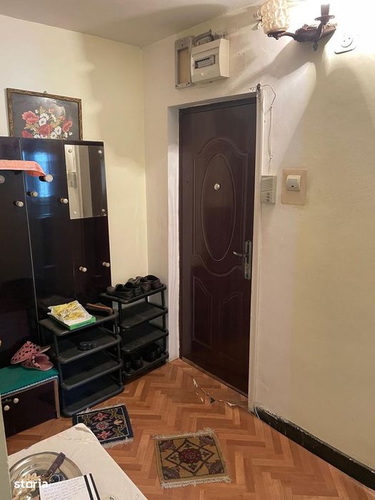 De vanzare apartament 4 camere, strada Carpati, central