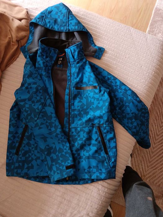 Geaca albastra cu negru.HM. 152 vârstă 11-12