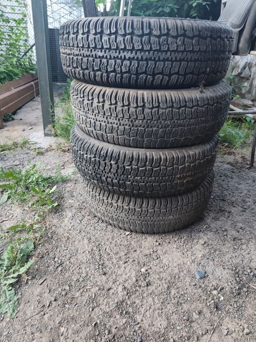 Продам Резина на ниву