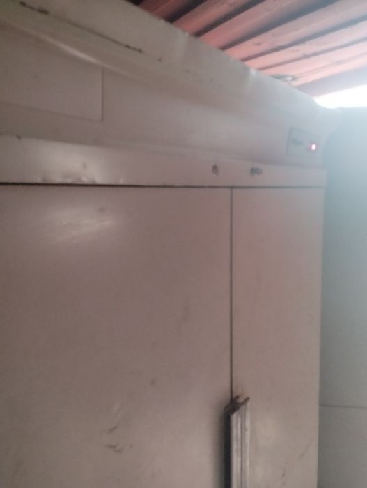 Холодильник большой