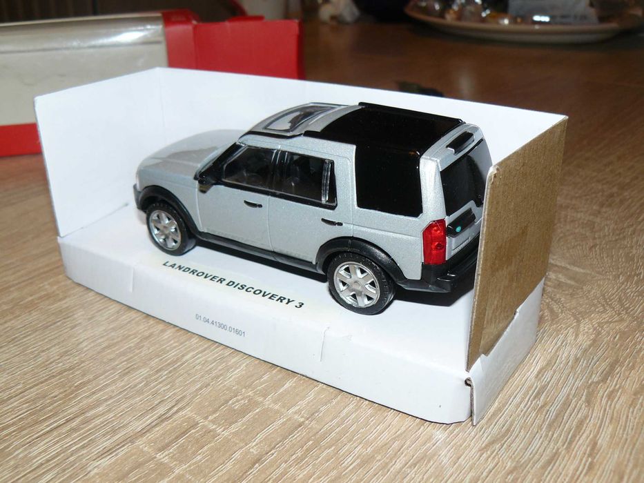 Macheta Auto De Colectie LANDROVER DISCOVERY 3 Scara 1:43,Noua RASTAR