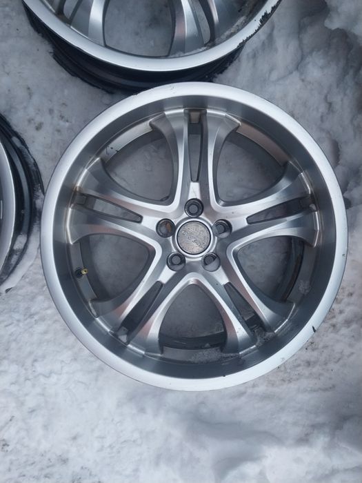 Диски SCAD R18 на Subaru.