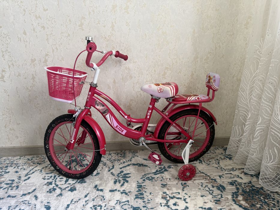 Velosiped holati  yaxshi yangi uchilmagan baloni boshashib qolgan