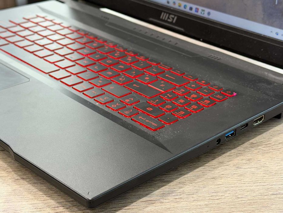 Геймърски лаптоп MSI Katana GF76