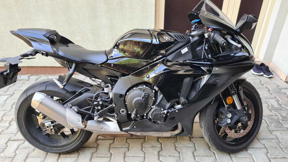 Yamaha YZF R1 din 2021 - 3200 KM, nu a fost dusa pe circuit, ca noua