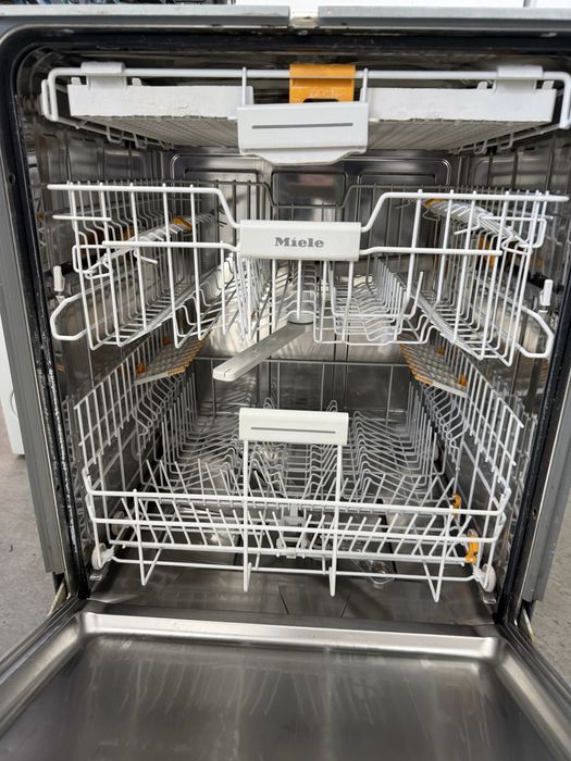 Съдомиялна  Miele за вграждане XXL автоматично отваряне