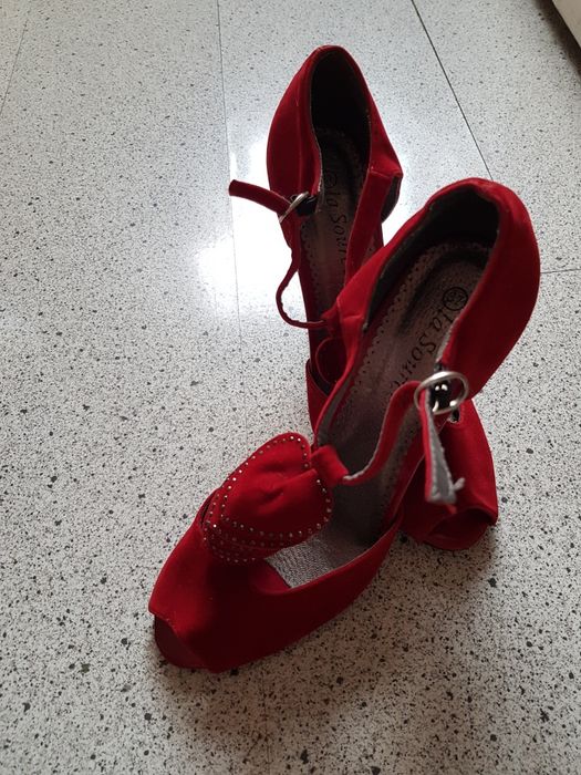 Продавам дамски обувки!