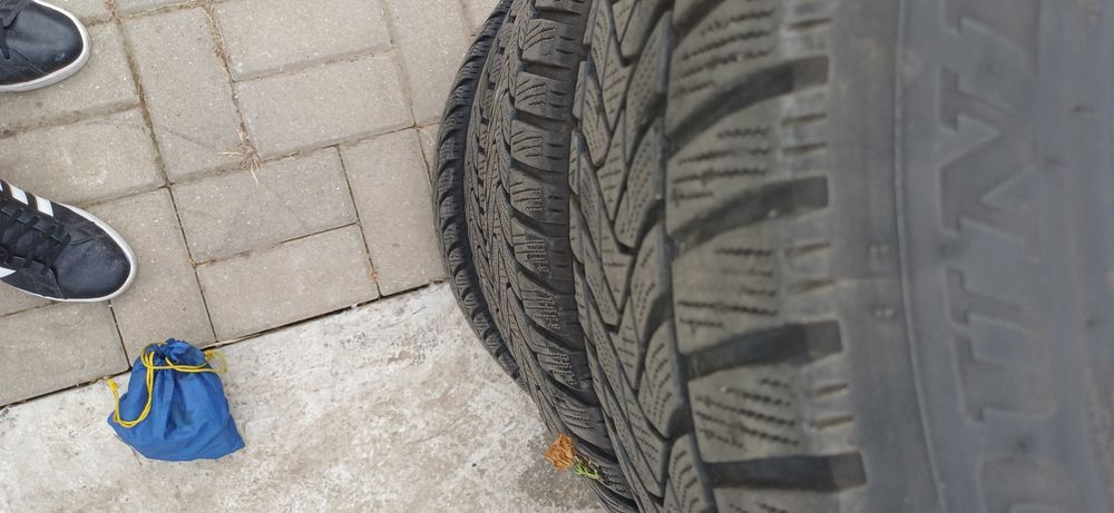 Jante cu anvelope de iarna in stare buna dimensiune 225 50/17.