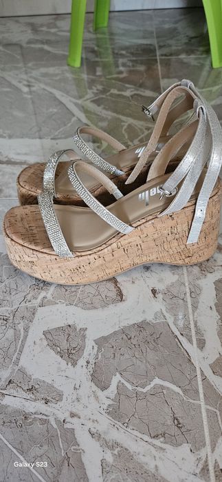 Дамски сандали на платформа