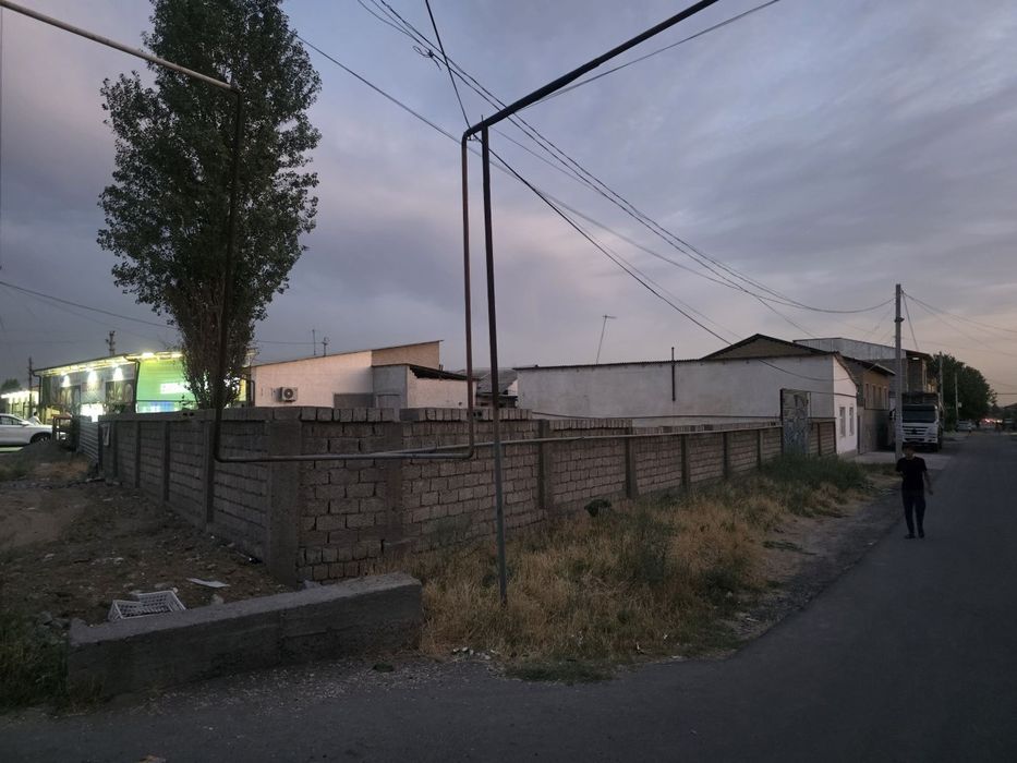 Yer sotiladi uglavoy 6.2 sotik  yoʻlni yuzida