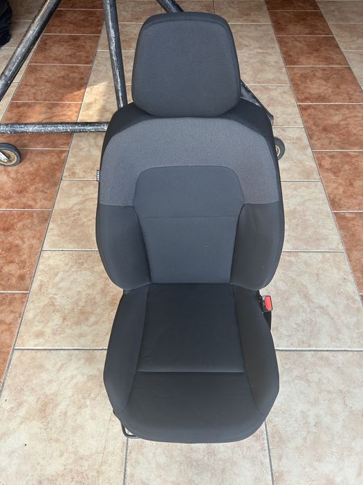 Scaun logan 3 dreapta