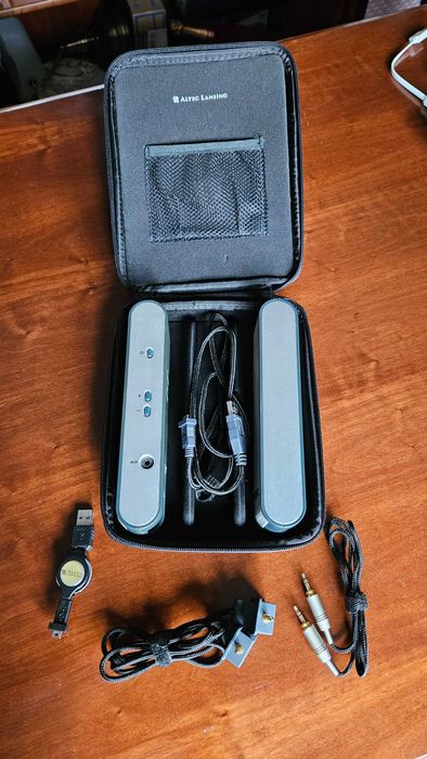 Boxe birou/laptop Altec Lansing XT1 + husa si accesorii