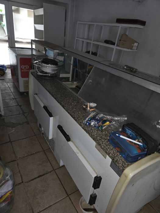 Vitrină frigorifică orizontală carne / lactate cu blat de marmură – Funcțională
