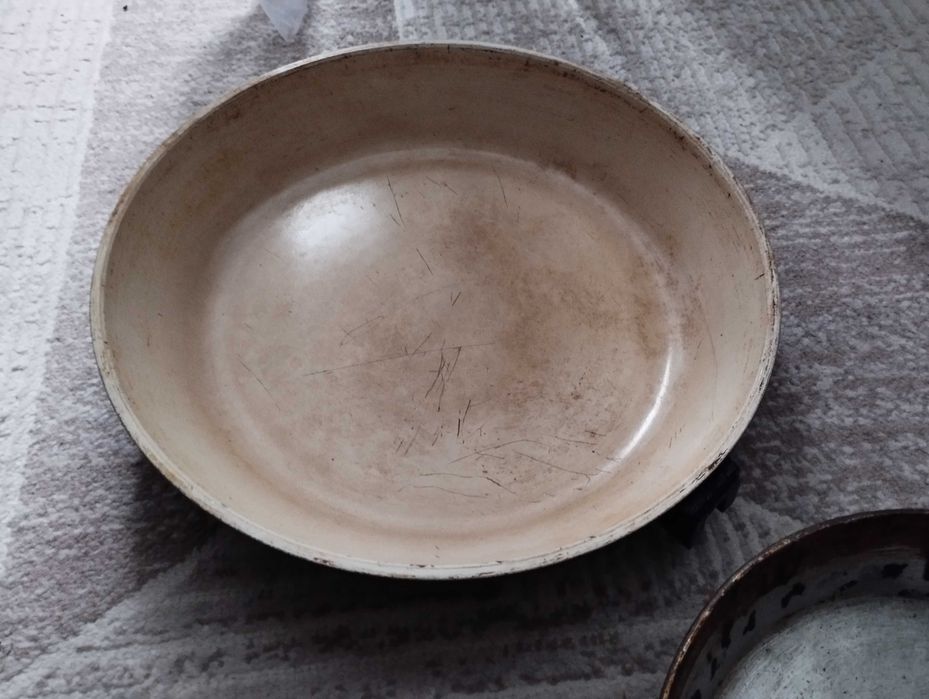 Сковорода с антипригарным покрытием.