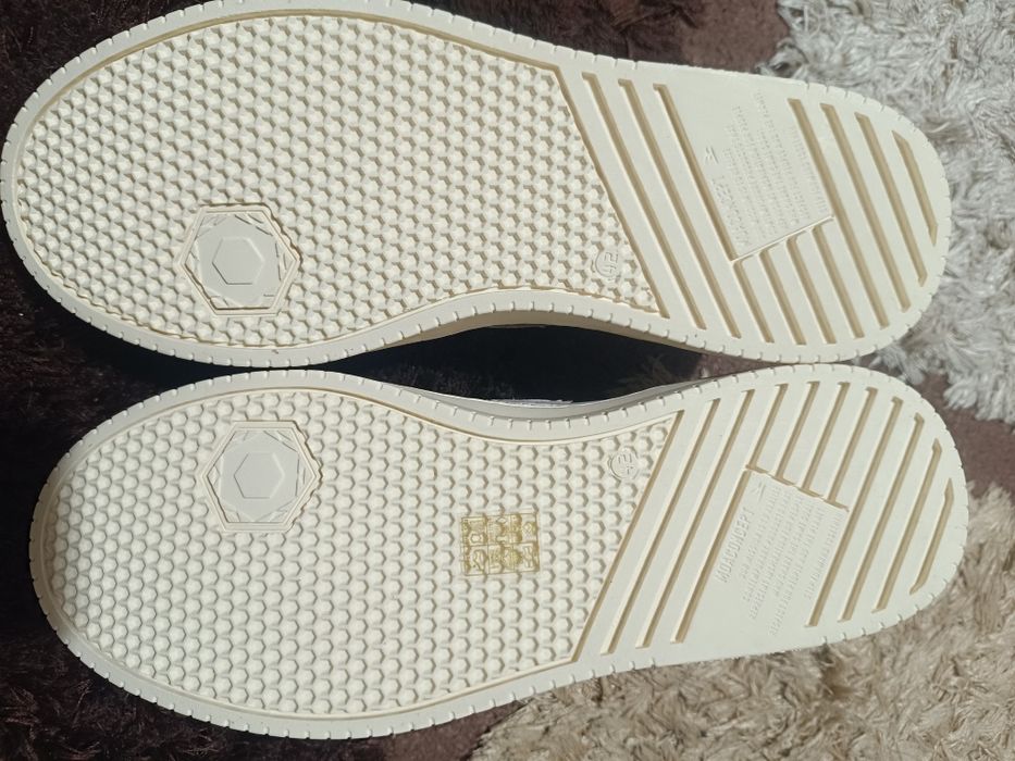 Adidași Moaconcept