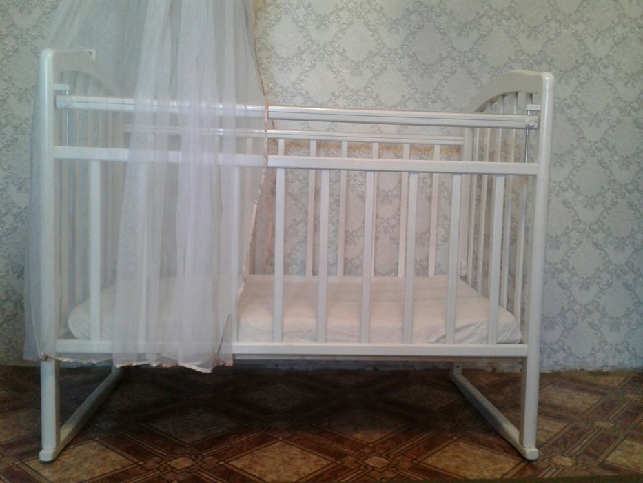 Детская кроватка - манеж