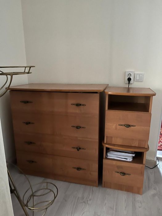 Продается комод с тумбочками, стеллаж