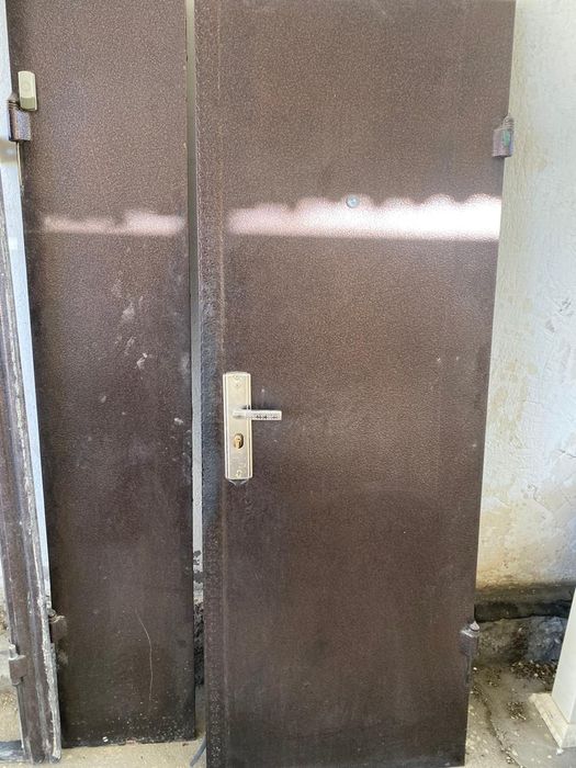 Продаем двери б/у