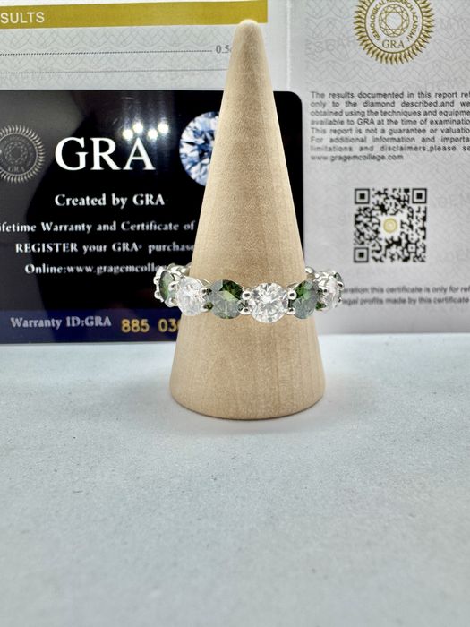 Сребърен пръстен с мойсанит (Диамант) 7.5 карата