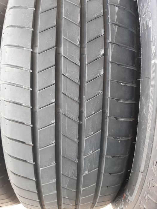 Продам шины 215/55/17 бриджестон