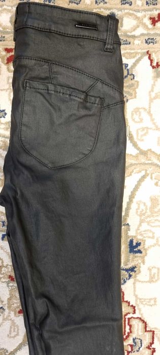 Pantaloni material cerat