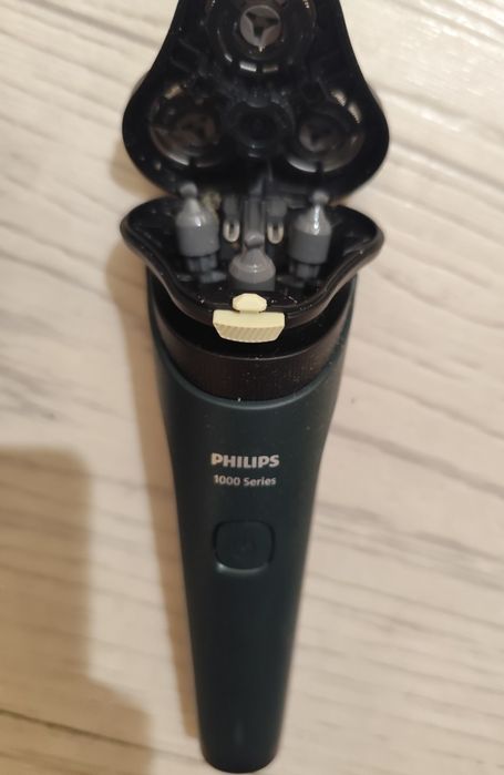 Продам новую электробритву Phillips