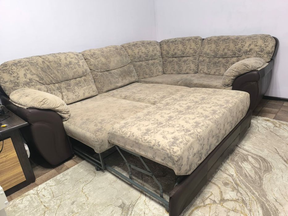диван угловой большой раскладной  б/у