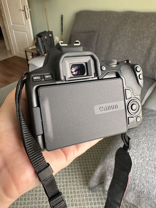 Фотоапарат Cannon EOS 250D