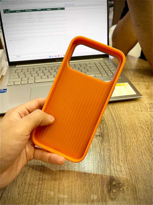 iPhone 17 Pro / iPhone 17 Pro Max uchun Orange case