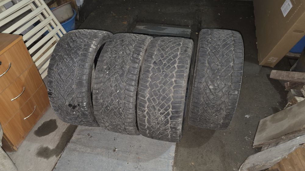 Шины летние 225 / 35 / R19