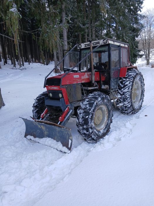 Vînd sau schimb Tractor Forestier