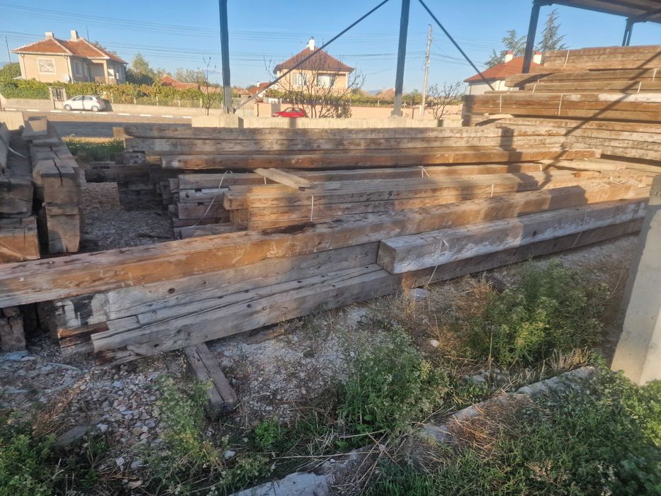 7 метра греди за продажба- 100 годишни. Стари дървени греди.