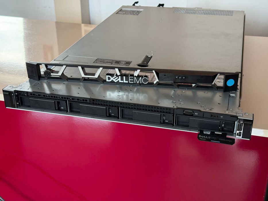 Server DELL PowerEdge R640: Intel Xeon 24C/48T, 32GB DDR4 ECC, RAID SATA S140, 4LFF+2SFF, iDRAC9 Enterprise [configurabil, factura, TVA]
