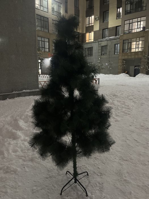 Искусственная новогодняя ёлка