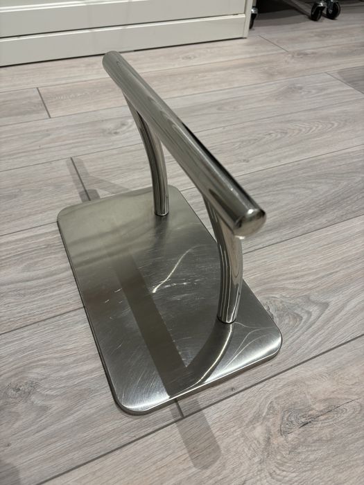 Suport inox pentru picioare – salon