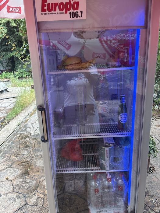 Frigider vitrina in stare buna