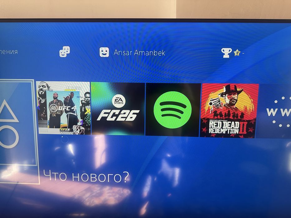 Продам PS4 Slim на 1тб