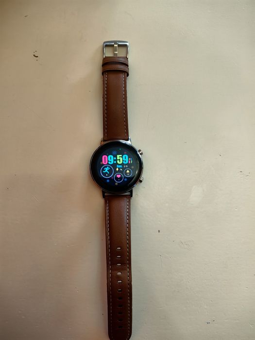 Продавам отлично запазен Huawei Watch GT2 - дамска версия