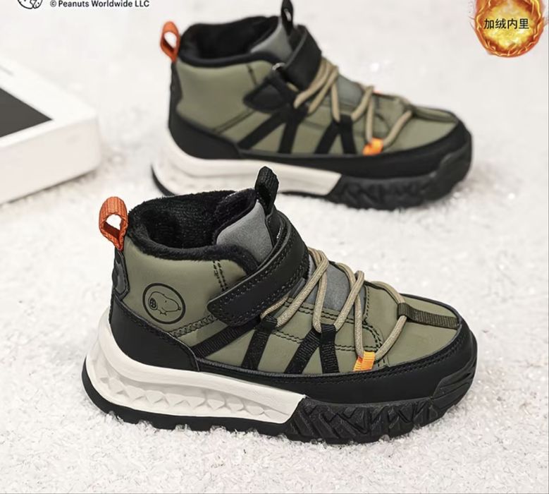 Продается новые детские ботинки.